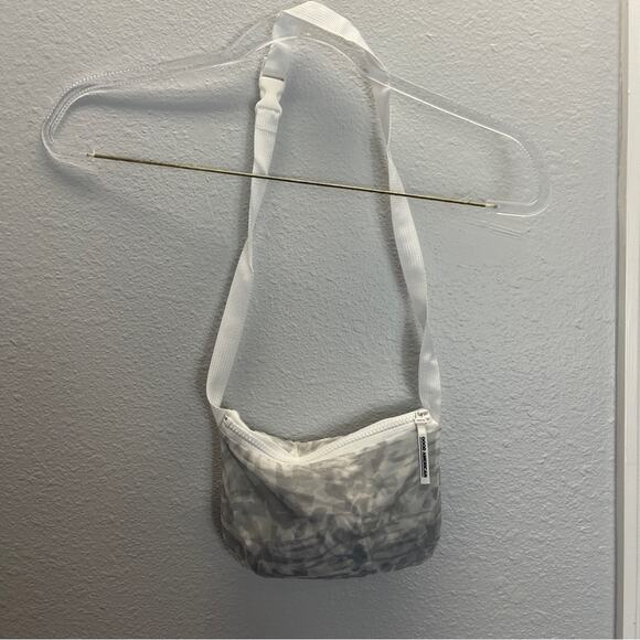 GOOD AMERICAN Icy Leopard Print Wind Breaker Jacket Athleisure Animal - Picture 4 of 13